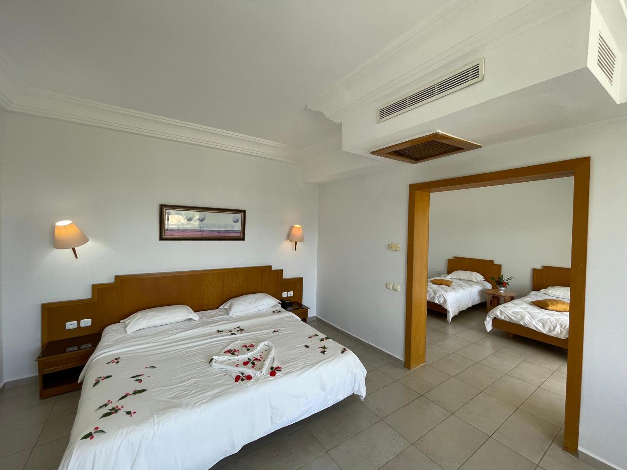 Marina Palace Yasmine Kamer foto